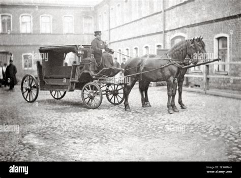 Horse Drawn Omnibus Hi Res Stock Photography And Images Alamy