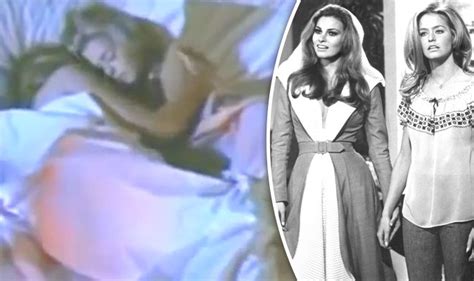 Daily Express On Twitter Watch Remember Raquel Welch And Farrah Fawcetts Steamy Lesbian