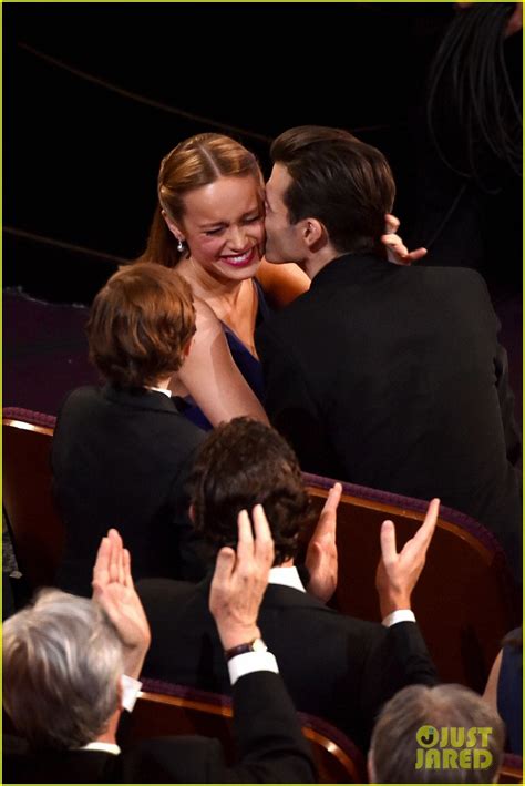 Brie Larson Kisses Boyfriend Alex Greenwald Backstage At Oscars Photo Brie