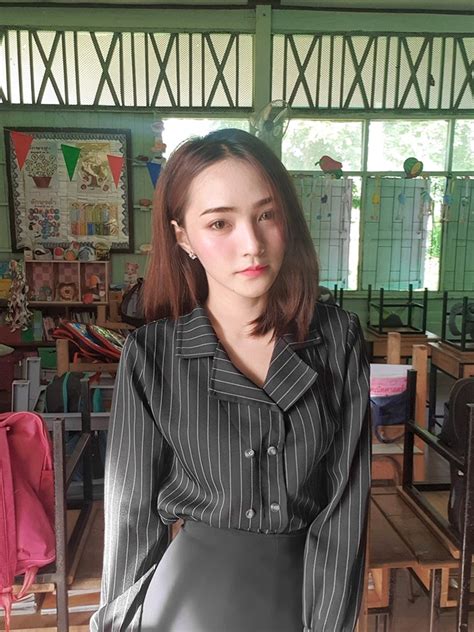 ครูสาวไทยใสๆ love hug หนุนลูกศิษย์ดังอดไม่ได้อยากอ่านซ้ำชั้นประถม cupsdaily