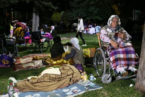 Zeytinburnu ayamama deresi, ataköy'ün bulunduğu kesimler, florya (batısındaki heyelan alanları) küçükçekmece kıyıları İstanbul'da deprem paniği Korkan vatandaşlar parklara akın ...