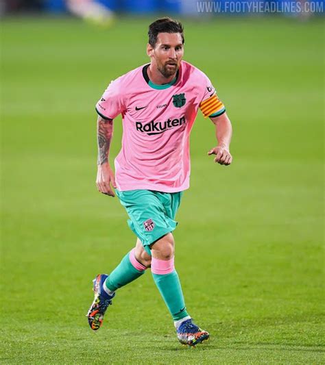 Lionel Messi Wears Super Large Kit Footy Headlines