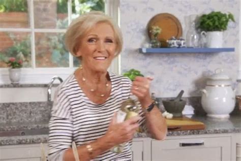 mary berry upsets fans with her spaghetti bolognese recipe daily mail online