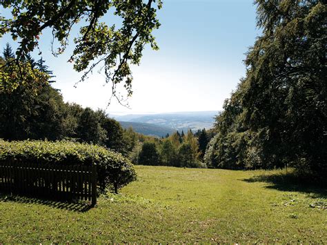 Excellent location — rated 9.5/10! Rhön-Rundweg 4 Katzenbuckel - rhönführer.de