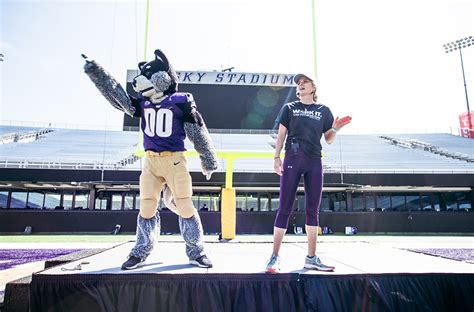1100 Make History At Uw Fitness Day The Whole U