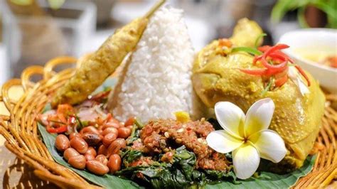 5 Rekomendasi Tempat Makan Siang di Bali, Cek Daftar Menu dan Lokasinya