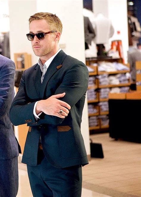 Ryan Gosling Wearing A Very Nice Suit Well Dressed Men Stylish Men Mens Outfits