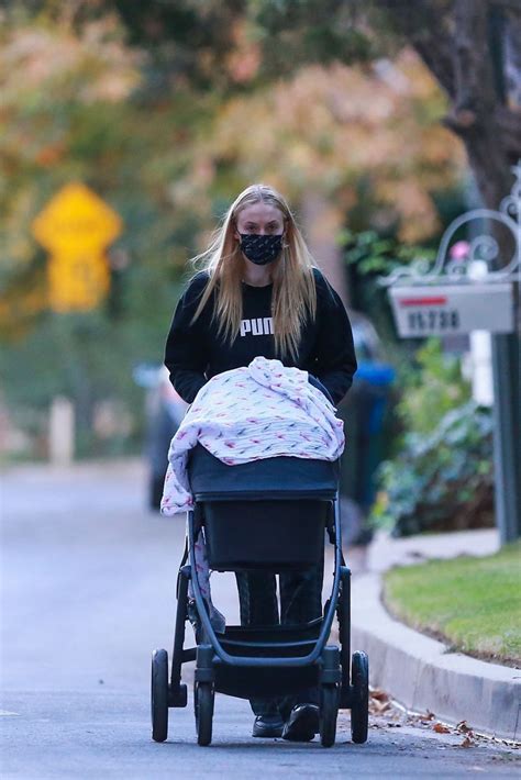 Sophie Turner Out With Daughter Willa In Los Angeles 11 17 2020 Hawtcelebs
