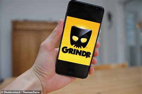 Georgia Deputies Are Accused Of Using Grindr To Lure Gay Men In Sex Sting Daily Mail Online