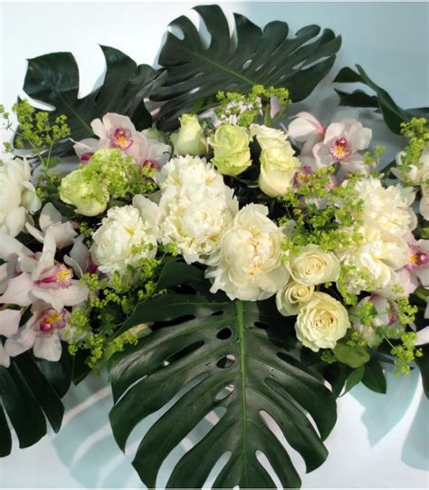 We did not find results for: Funeral & Sympathy casket bouquet roses