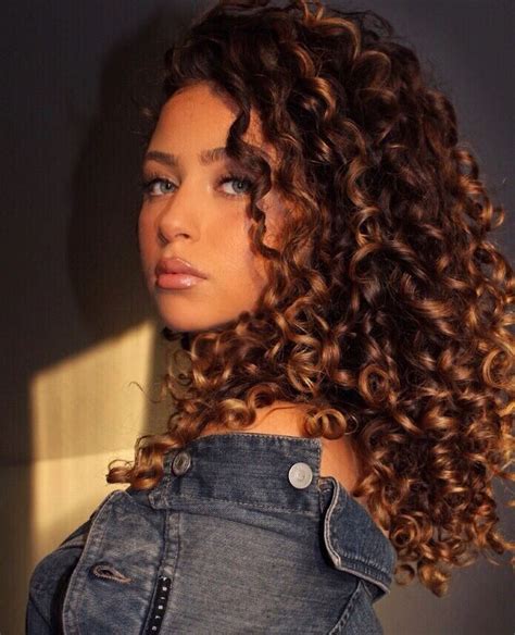 emelie battah on instagram “🌻” curly hair inspiration curly hair styles beautiful curly hair