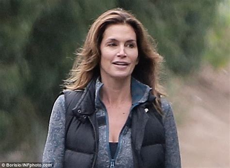 Cindy Crawford Looks Beautiful Without Makeup As She Goes