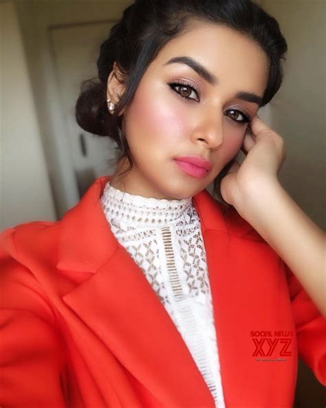 Check Out These 6 Eye Makeup Looks That Make Avneet Kaur More Stunning