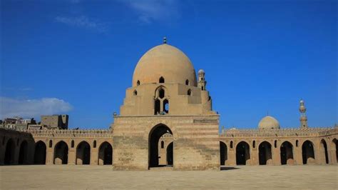 مسجد بن طولون بالقاهرةصرح وحصن
