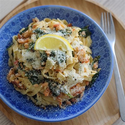 Tagliatelles au saumon fumé aux épinards et au citron
