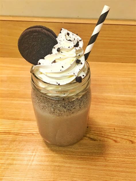 4 Ingredient Oreo Milkshake Recipe Oreo Milkshake Oreo Milkshake