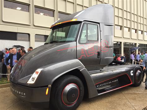 Us Manufacturer Beats Tesla To Stage With Electric Semi Truck Tech