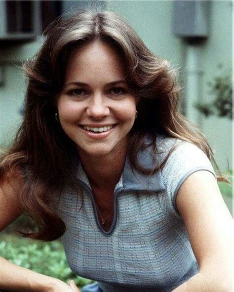 40 Vintage Photos Of A Young And Beautiful Sally Field From Between The 1960s And 1980s