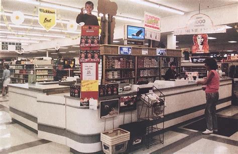 Home Alone Vhs Shipper At Loblaws In Erie Pa 1991 Progressive Grocer