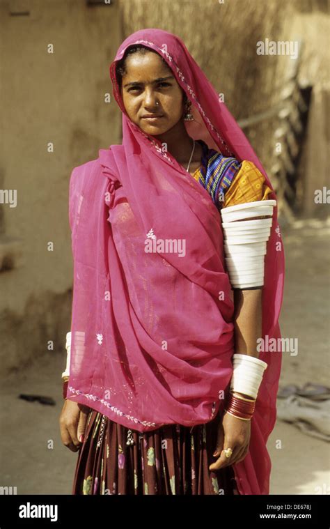 Indien Rajasthan Lokale Frau In Traditioneller Kleidung Stockfoto Bild 60373730 Alamy