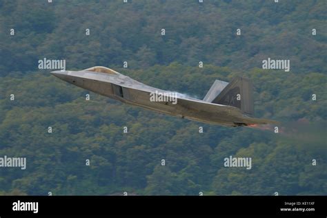 F 22 Stealth Fighter Stock Photo Alamy