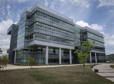 Nasa Dedicates Big New Office Building At Its Alabama Center