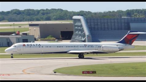 Delta Airlines Mcdonnell Douglas Md 88 N965dl Takeoff From Mke Youtube