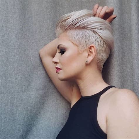 39 Cute Pixie Haircut Ideas For Women Looks More Pretty Fashions Nowadays Edgy Pixie