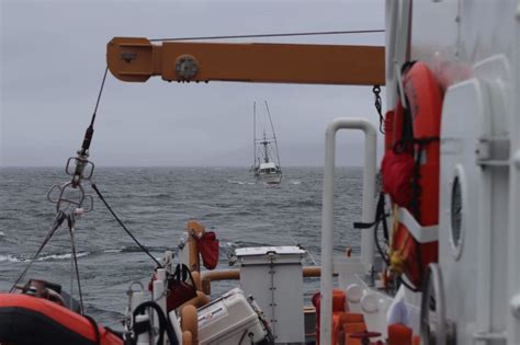 Coast Guard Cutter Anacapa Rescues Man From Sinking Vessel Flickr