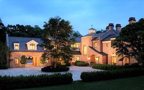 Take A Tour Of Tom Bradys Custom Built Home In Brookline Massachusetts