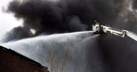 Crews Battle Large Fire In West End Toronto Toronto Globalnewsca