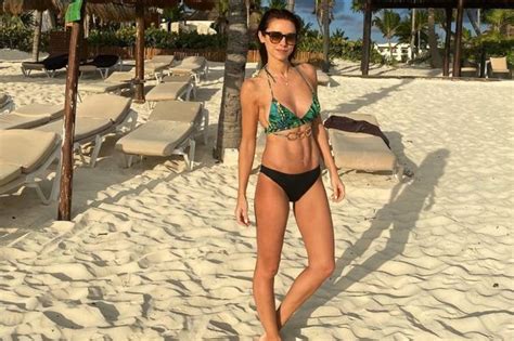 The Saturdays Star Una Healy Sizzles In Green Bikini As Fans Praise