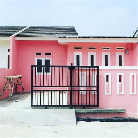 Hal ini tentu bisa kamu jadikan acuan untuk mengubah tampilan rumah sesuai dengan konsep yang ingin tren cat rumah terbaru berwarna marigold, warna dasar kuning bernuansa gelap. Rumah Minimalis Warna Pink