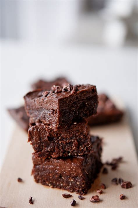 Ein saftiger, einfach und schnell gemachter veganer rührkuchen, das ist doch etwas. Zuckerfreie 'No-Bake' Schoko-Brownies: vegan, schnell ...