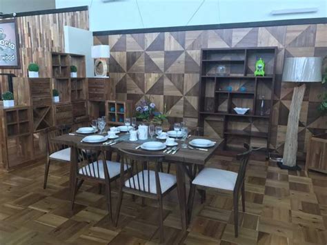 Laporan tahunan 1985 = annual report 1985/ perbadanan perusahaan kemajuan kayu sarawak. Rumah Akasia tumpuan pengunjung Ekspo Perkayuan Sarawak ...