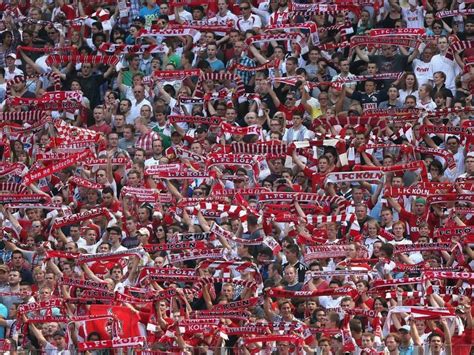 Fc koln fans against eint. Watch: Thousands of FC Koln fans march through London ...