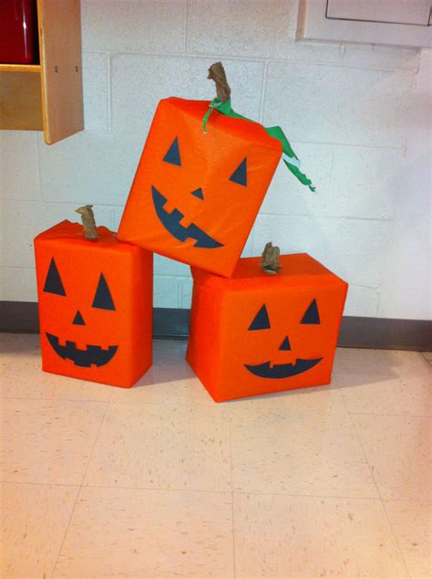 20 Cardboard Box Halloween Decorations