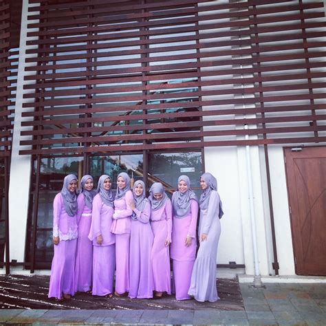 Warna ungu purple terlihat sedikit lebih gelap jika dibandingkan dengan warna ungu standar yang terlihat lebih terang bercahaya. Malay wedding bridesmaids | Wedding bridesmaids ...