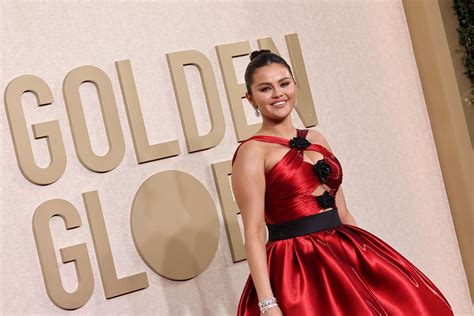 Fans Appreciate Selena Gomezs Look For The 2024 Golden Globe Awards