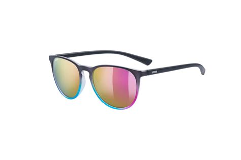 las gafas de sol rosadas tendencia de moda en el verano europeo infobae