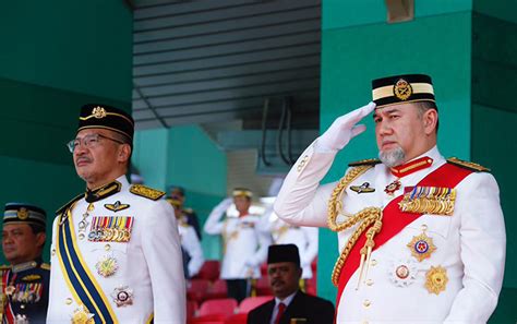 يڠدڤرتوان اڬوڠ) ialah gelaran rasmi bagi ketua negara malaysia. Yang di-Pertuan Agong mencemar duli sempurnakan Istiadat ...