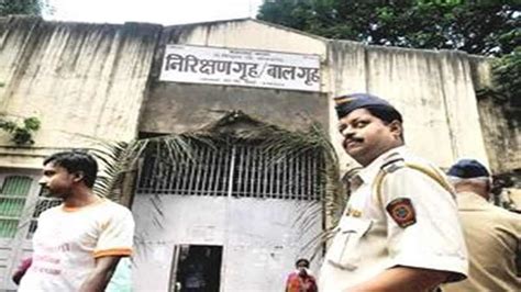 Mumbai Crime Watch Dongri Home Officer Booked For Demanding Bribe To
