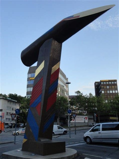 Hierher mit bus/bahn geldautomaten bankhaus bauer. This is an abstract sculpture called 'Wegzeichen 1' which ...
