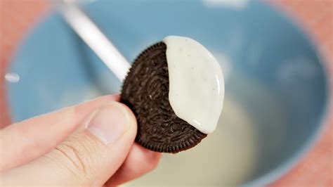 How To Eat An Oreo Classicstips