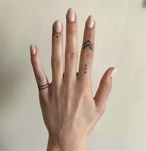 Pin De Jess Ede En Tat Inspo Tatuajes Dedos Mujer Dedos Tatuados Tatuajes En Los Dedos