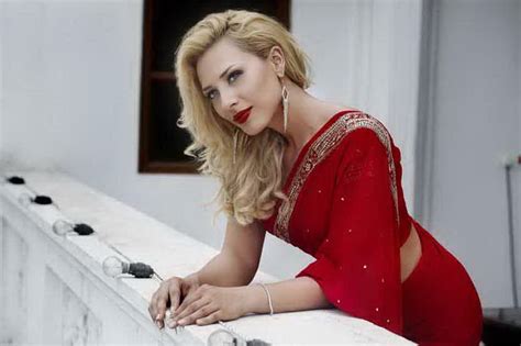 Her breast/bra size 35, waist size 27 & hip size 35 inches. Iulia Vantur - Romanian Beauty In Bollywood - XciteFun.net