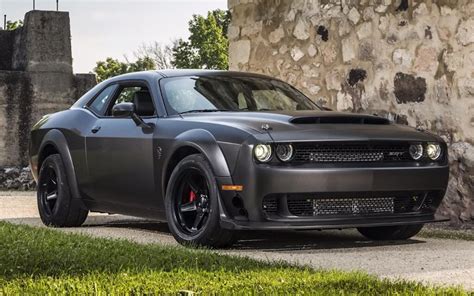 The dodge challenger is the name of three different generations of automobiles (two of those being pony cars) produced by american automobile manufacturer dodge. Une Dodge Challenger SRT Demon de 1 400 chevaux! - Guide Auto