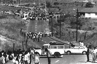 Hundreds were killed in the police response, which profoundly changed the country's social and political landscape. 남아공 소웨토 봉기 기록사진-16 June 1976 Soweto Uprising