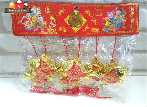 Hiasan dinding adalah pernak pernik rumah yang paling banyak ragamnya hal tersebut terlihat dari banyaknya pernak pernik dan aksesoris yang banyak di jual. Jual Aksesoris Imlek Hiasan Hoki Pohon Meihwa Ikan Merah ...