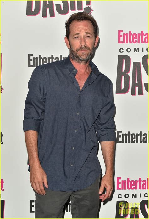 luke perry dead riverdale and 90210 star dies at 52 after reported stroke photo 4251290